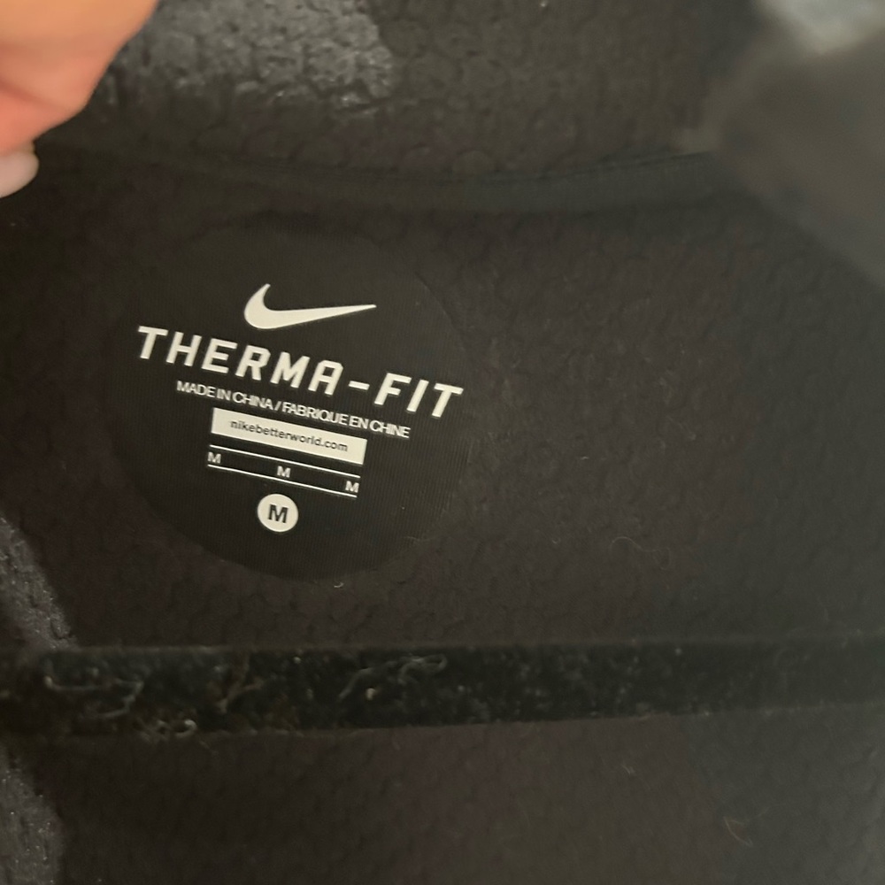 Nike Woman’s DryFit Thermal Vest - Picture 4 of 4